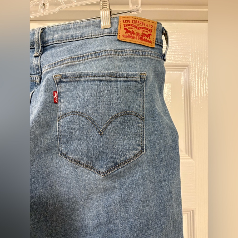 Levi’s 311 shaping skinny ladies jeans, minimal factory rips, stretchy